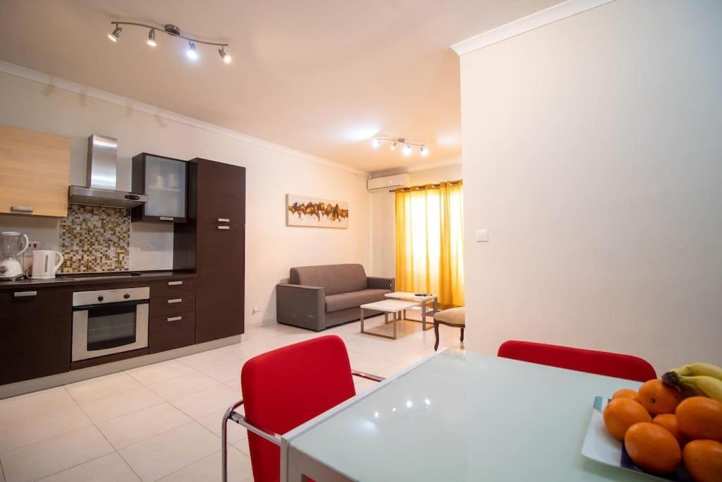 Modern Apt In The Heart Of Maltese Nightlife Saint Julian's Екстер'єр фото