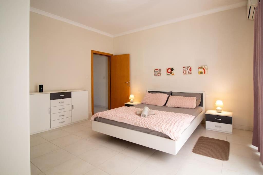 Modern Apt In The Heart Of Maltese Nightlife Saint Julian's Екстер'єр фото