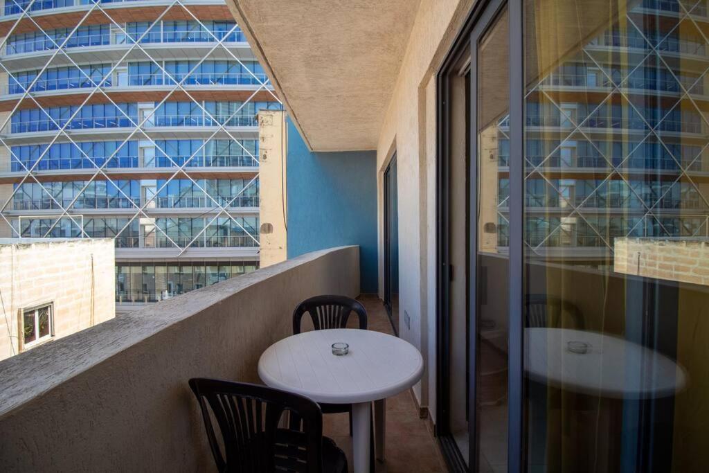 Modern Apt In The Heart Of Maltese Nightlife Saint Julian's Екстер'єр фото