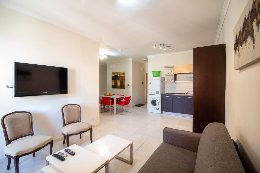 Modern Apt In The Heart Of Maltese Nightlife Saint Julian's Екстер'єр фото