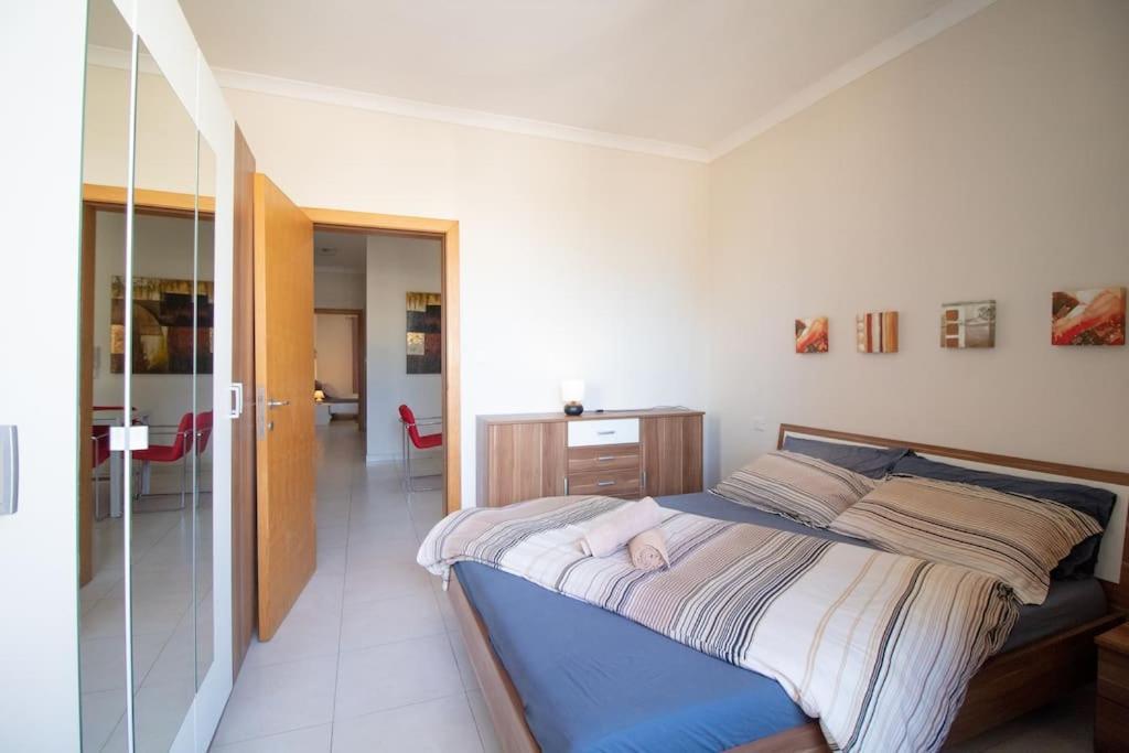 Modern Apt In The Heart Of Maltese Nightlife Saint Julian's Екстер'єр фото